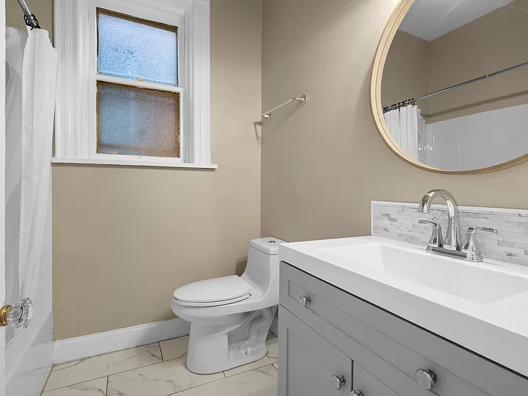 2137 Russell Blvd — Photo 35