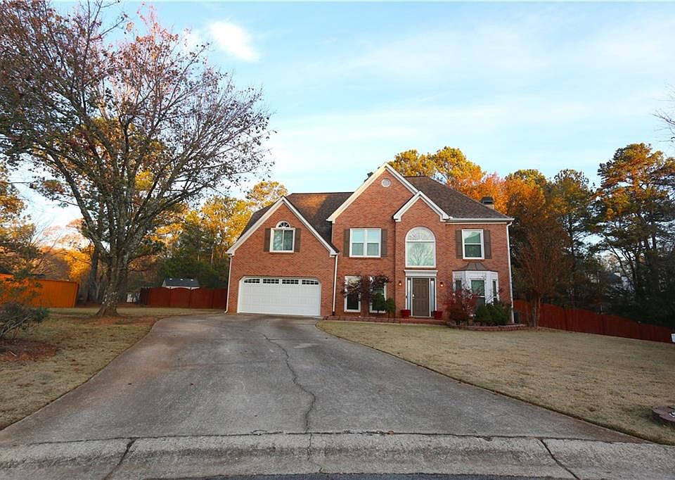 1st image of 300 Winkfield Ln SW