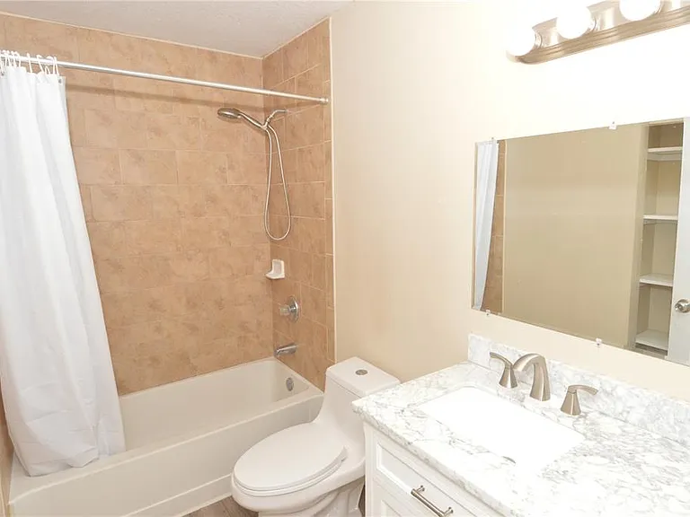 8764 Mallard Reserve Dr #101 — Photo 32