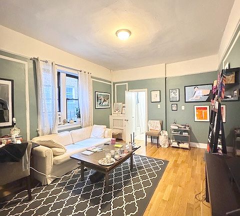 3rd image of 168 W 77th St #3A