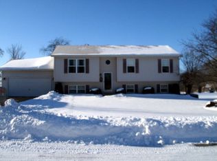 212 Kimrich Cir, Valparaiso, IN 46385