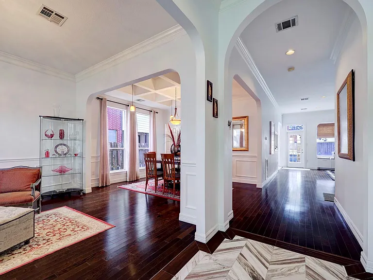 4402 Holt St — Photo 3