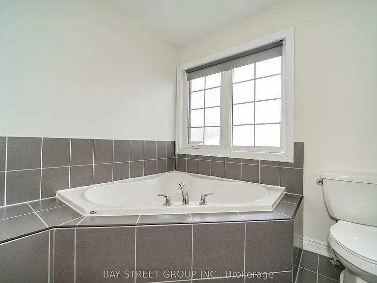 7 Gordon Landon Dr — Photo 42