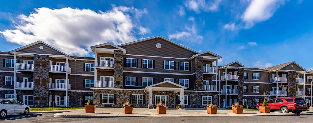 Emerald Reserve Bedford — Photo 1
