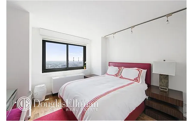 Rented by Douglas Elliman | media 29