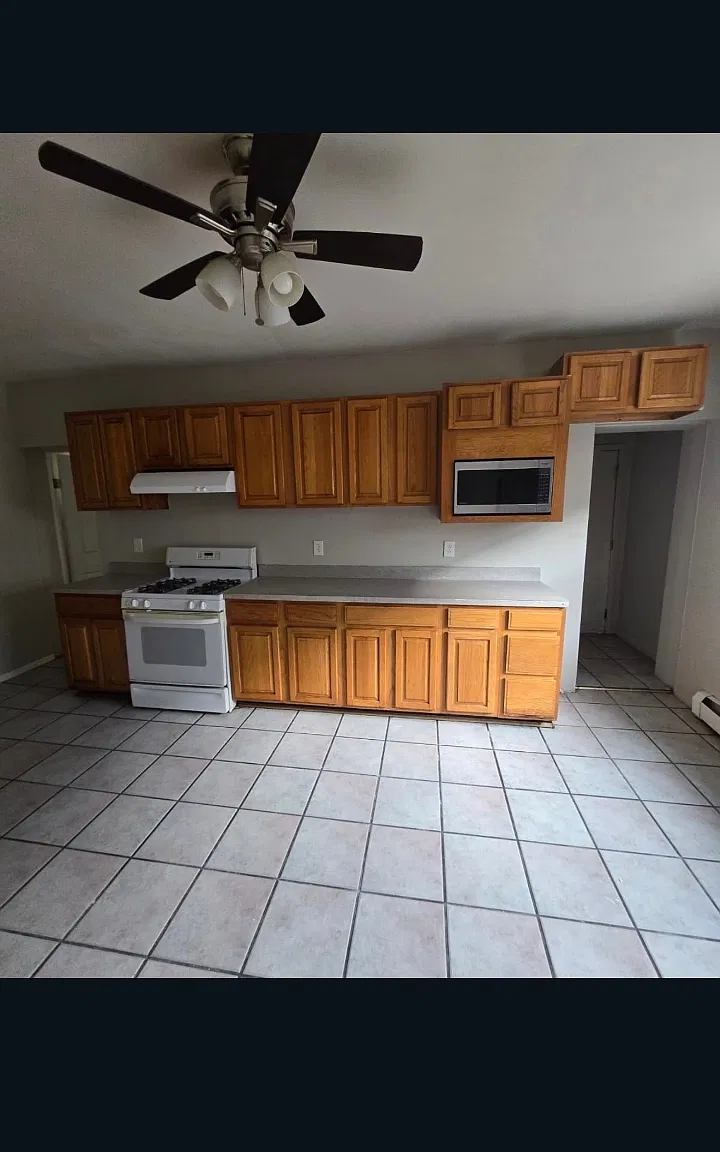 3 bed, $1,850 — Photo 2
