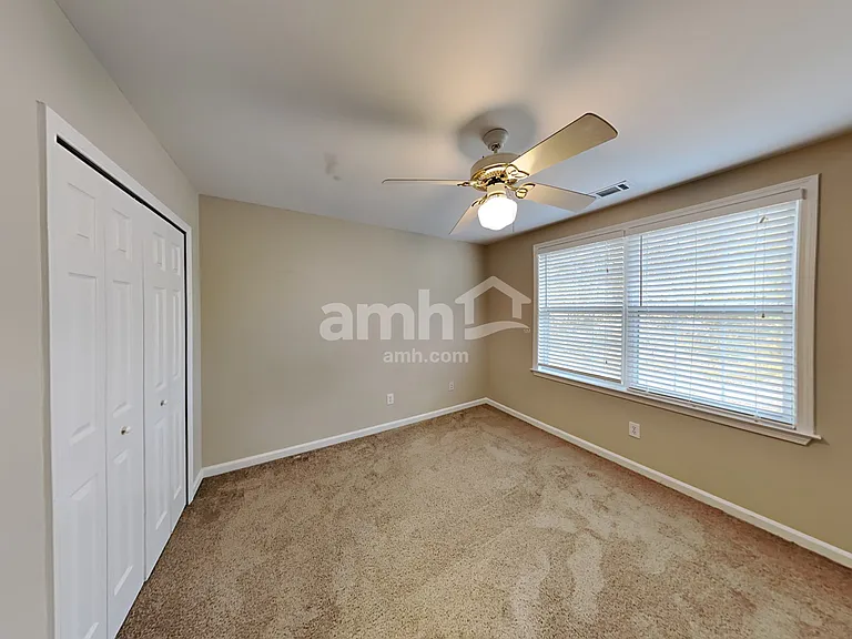 401 Lochmere Ct — Photo 16
