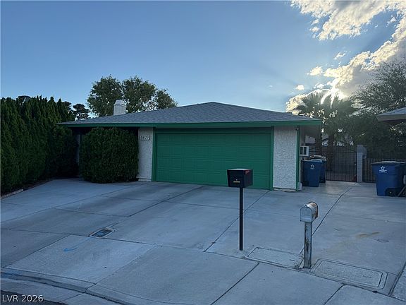 3rd image of 5829 Halfmoon Way