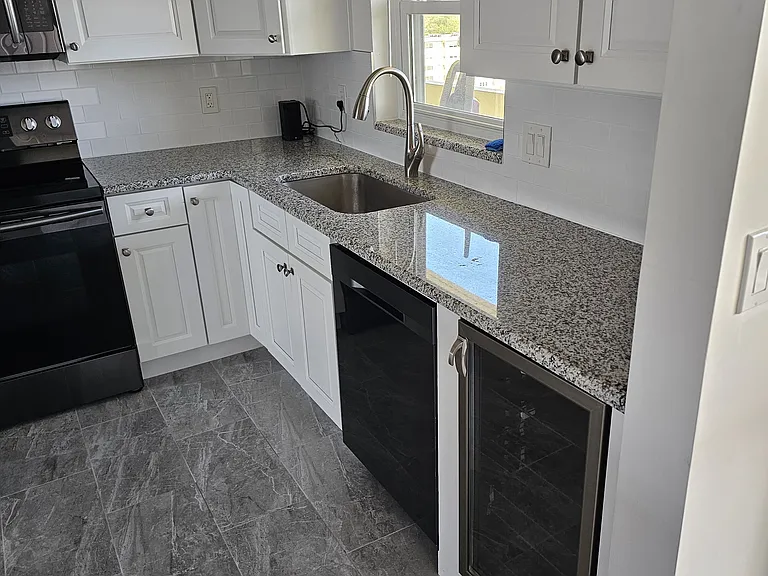 4725 Cove Cir #1002 — Photo 7