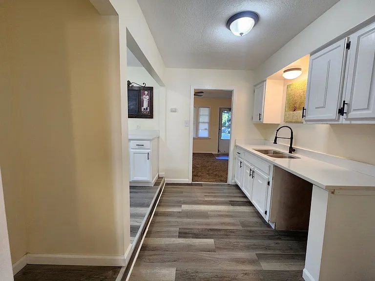 917 SW Watson Ave — Photo 5