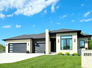 2929 Creekwood Dr, Green Bay, WI 54311