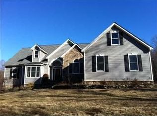 125 Cardinal Rd, Hyde Park, NY 12538