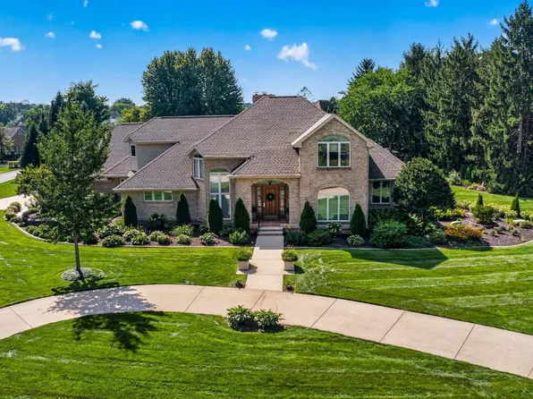 51593 Norwich Dr, Granger, IN 46530