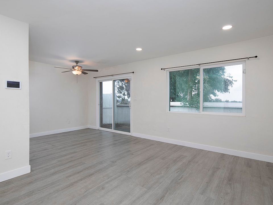 1st image of 3670 Arey Dr APT 1