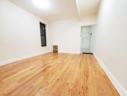 3rd image of 418 Jefferson Ave #1C
