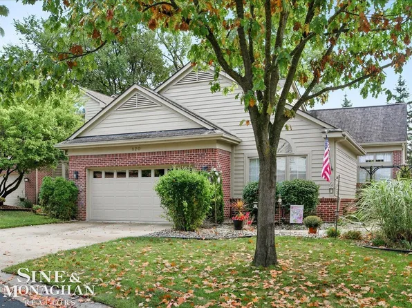 820 Milford Glen Cir, Milford, MI 48381