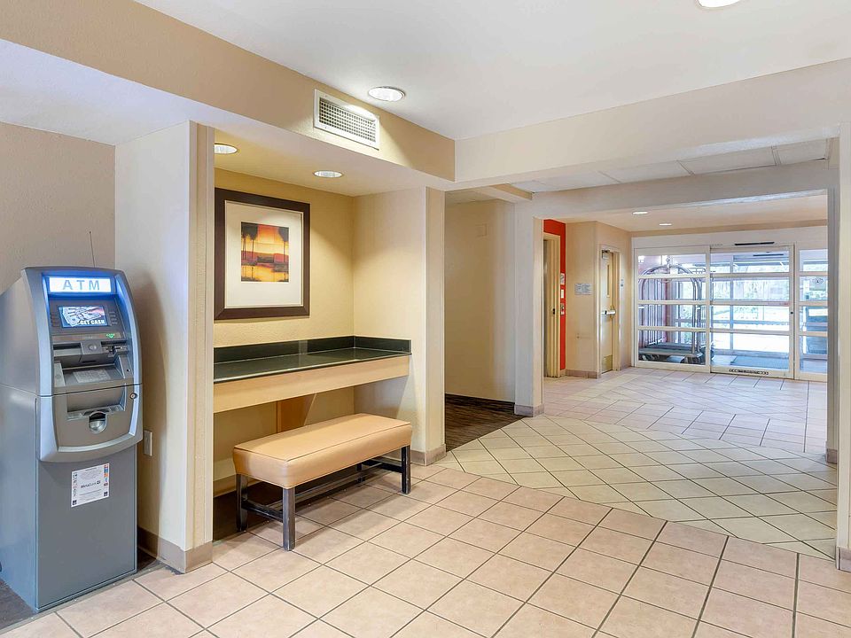 Lobby and Guest Check-in