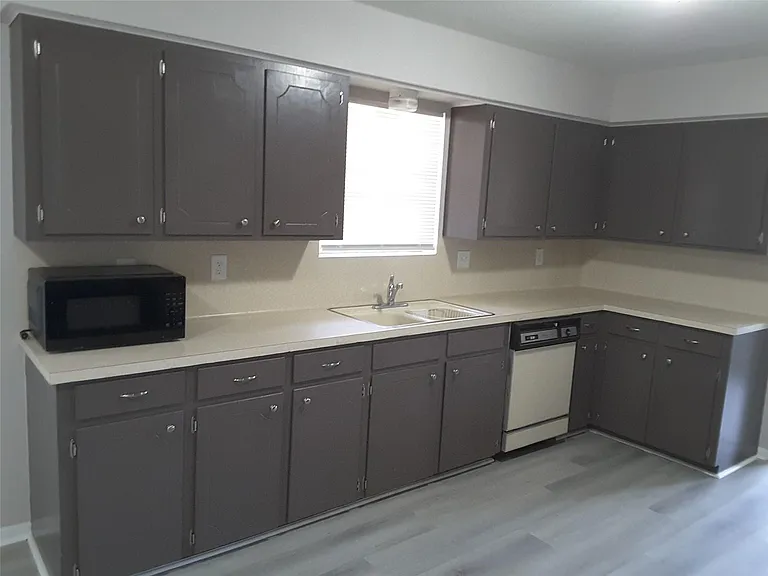 18521 Railroad Ave — Photo 13