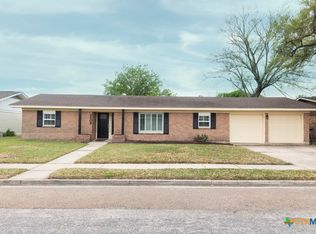 2403 E Locust Ave, Victoria, TX 77901