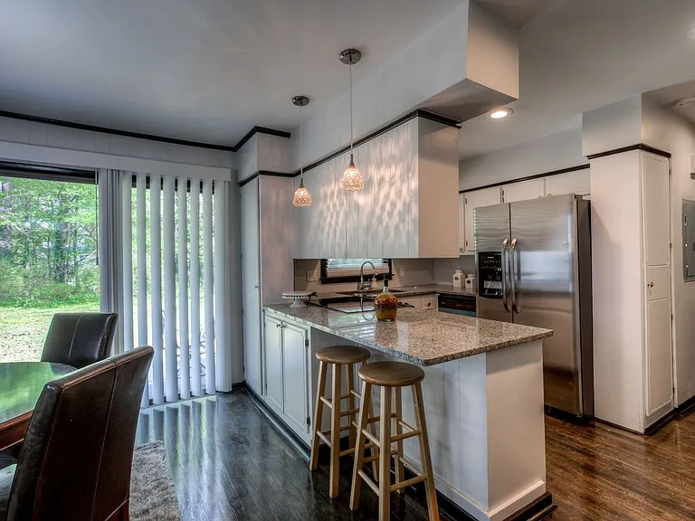 1194 Weston Dr — Photo 6