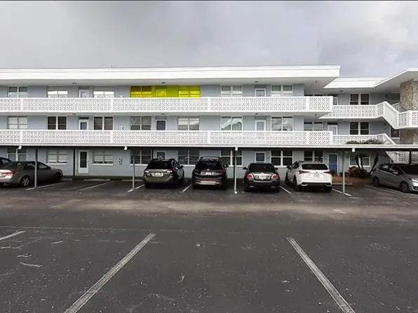 4895 Bay St NE APT 311, Saint Petersburg, FL 33703