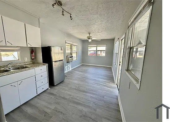 2 bed, $1,000 — Photo 1