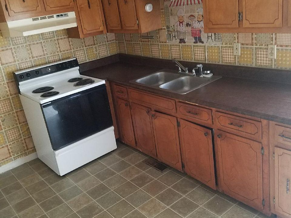 2nd image of 575 Cranberry Way