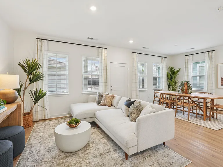 Hamlet Barclay West - Homes & Townhomes for Rent — Photo 6