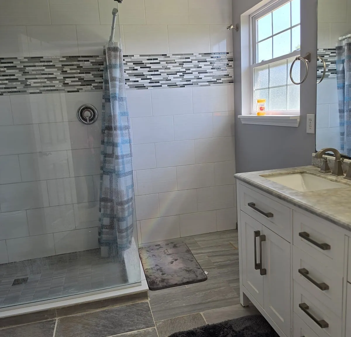 4 bed, 3.5 bath, 4613 sqft, $2,400 — Photo 4