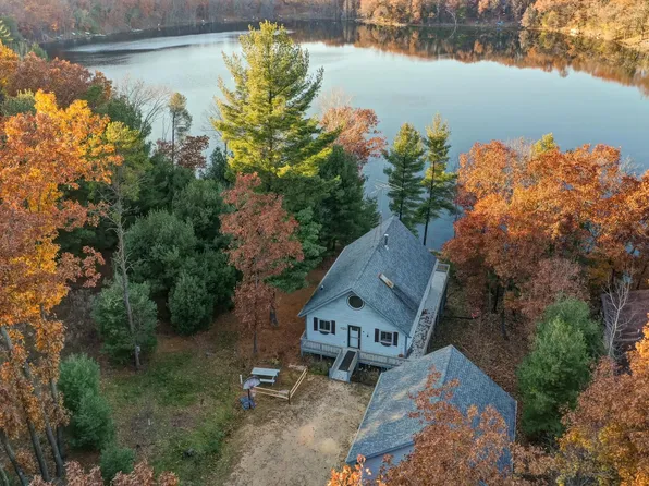 W7988 Glacier Ln, Oxford, WI 53952