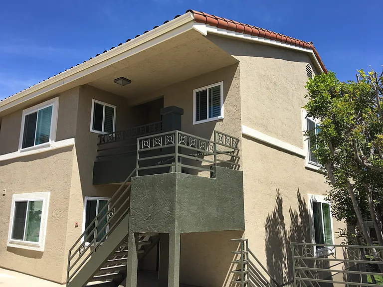 Corner unit