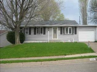 2398 Gordon Dr, Dubuque, IA 52001