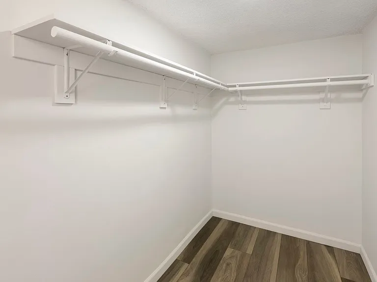 Apartments in West Los Angeles, CA Del Rio walk-in closet