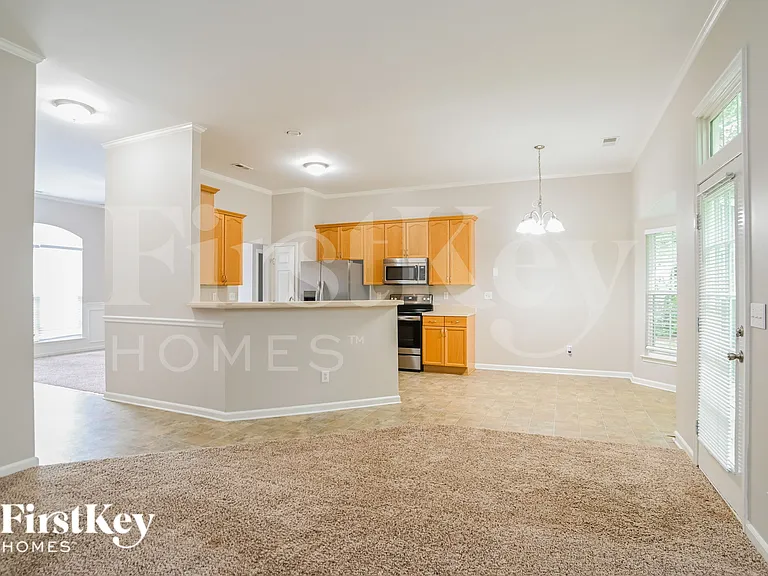 2015 Farmingham Ln — Photo 5