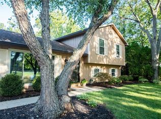 8402 Scarsdale Dr, Indianapolis, IN 46256