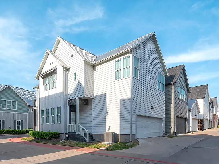 700 Wooster Ln — Photo 15