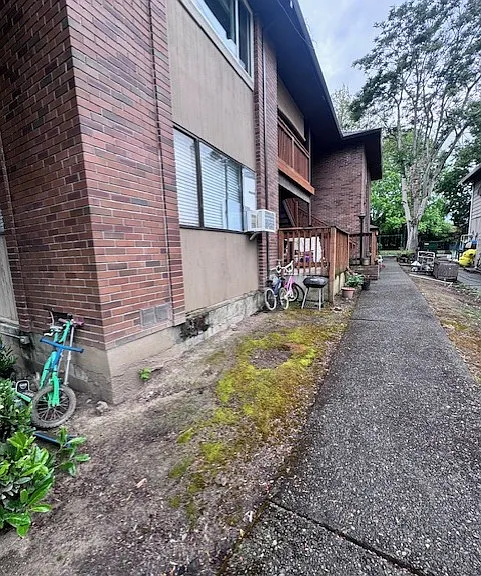 side yard on complex