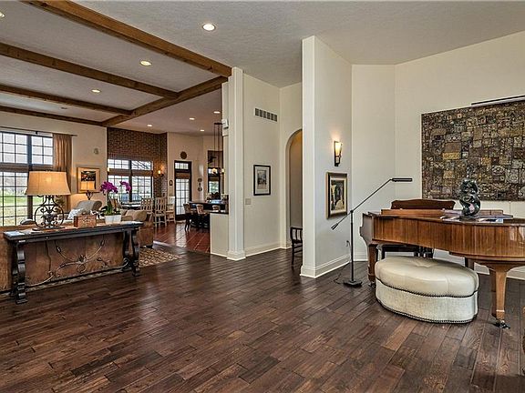 4th image of 4450 Silver Oak Dr