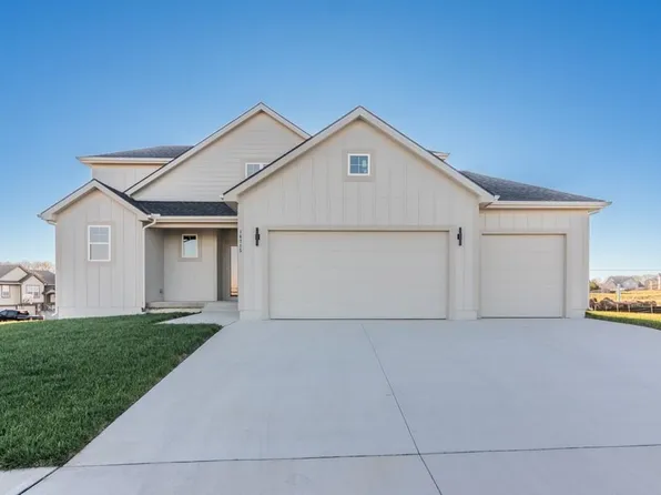 16715 Pinehurst Dr, Basehor, KS 66007