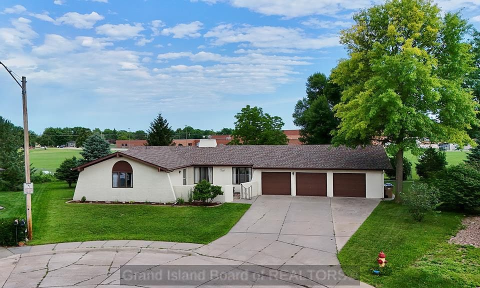 1st image of 2805 Kingston Cir