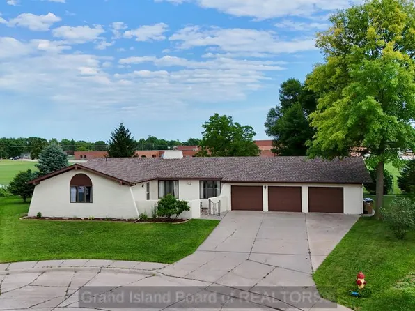 2805 Kingston Cir, Grand Island, NE 68803
