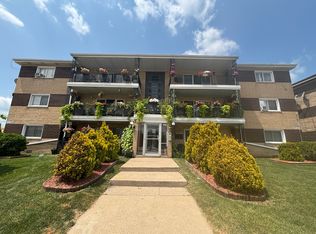 9440 S 79th Ct APT 3SW, Hickory Hills, IL 60457