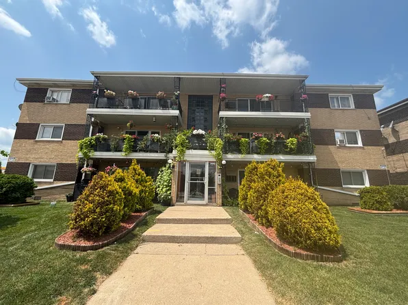 9440 S 79th Ct APT 3SW, Hickory Hills, IL 60457