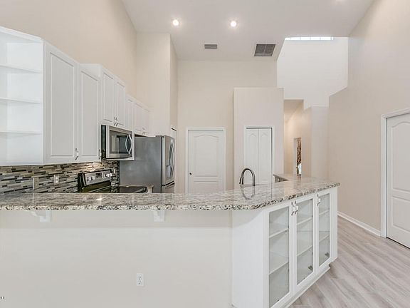 4th image of 3025 Savoy Dr