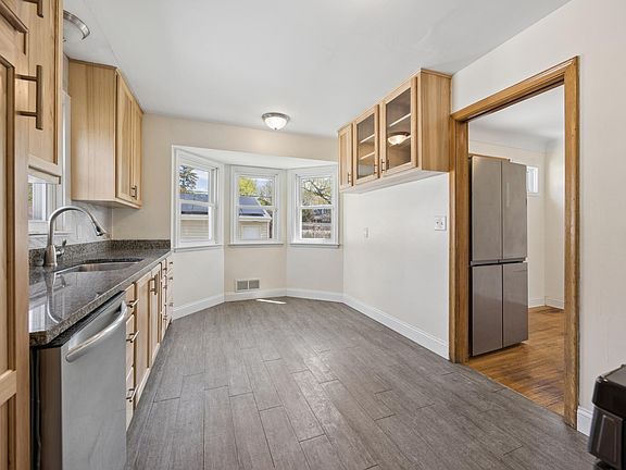 5th image of 1652 Atlantic St