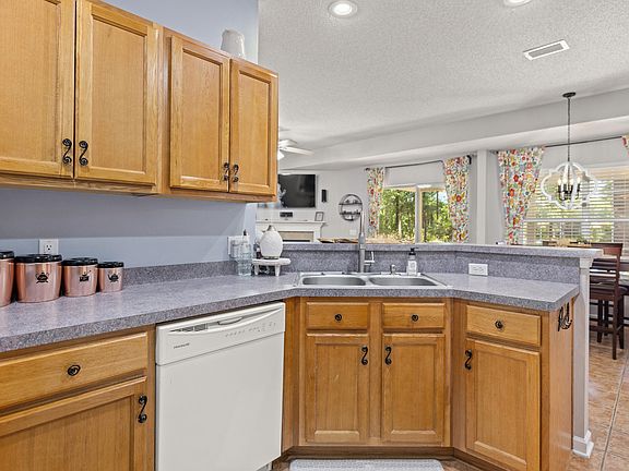 4th image of 1809 Waterway Dr
