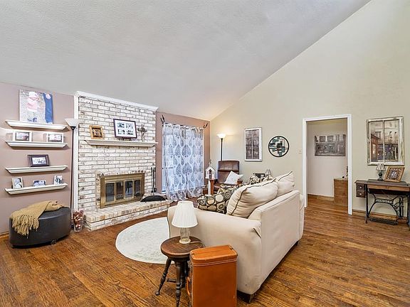 5th image of 1801 Villanova Dr