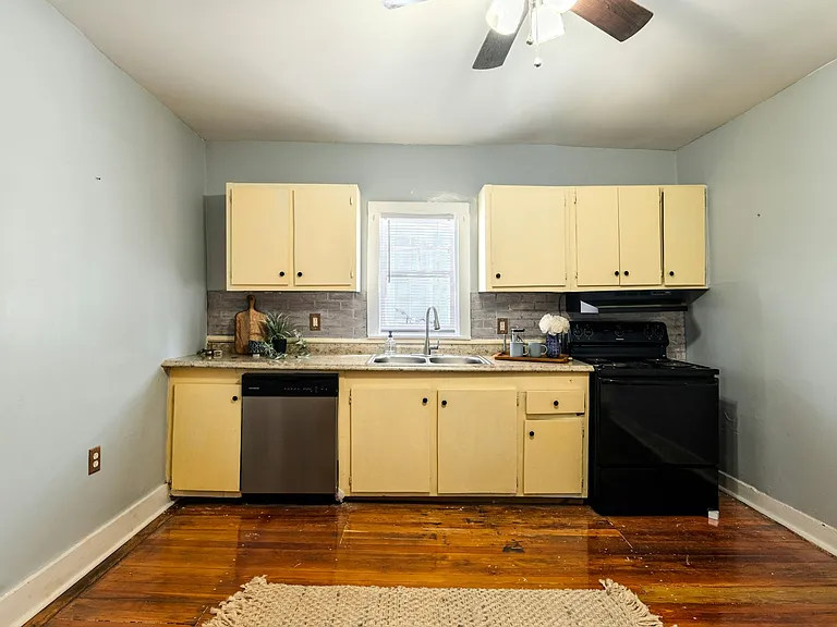 279 Coming St #A — Photo 8