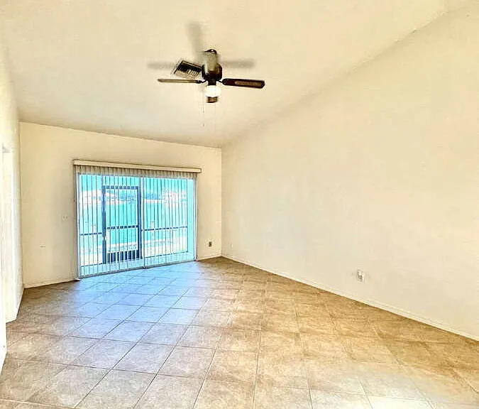 320 SW 3rd Pl #2 — Photo 5