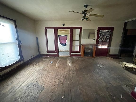 3rd image of 927 N Tibbs Ave